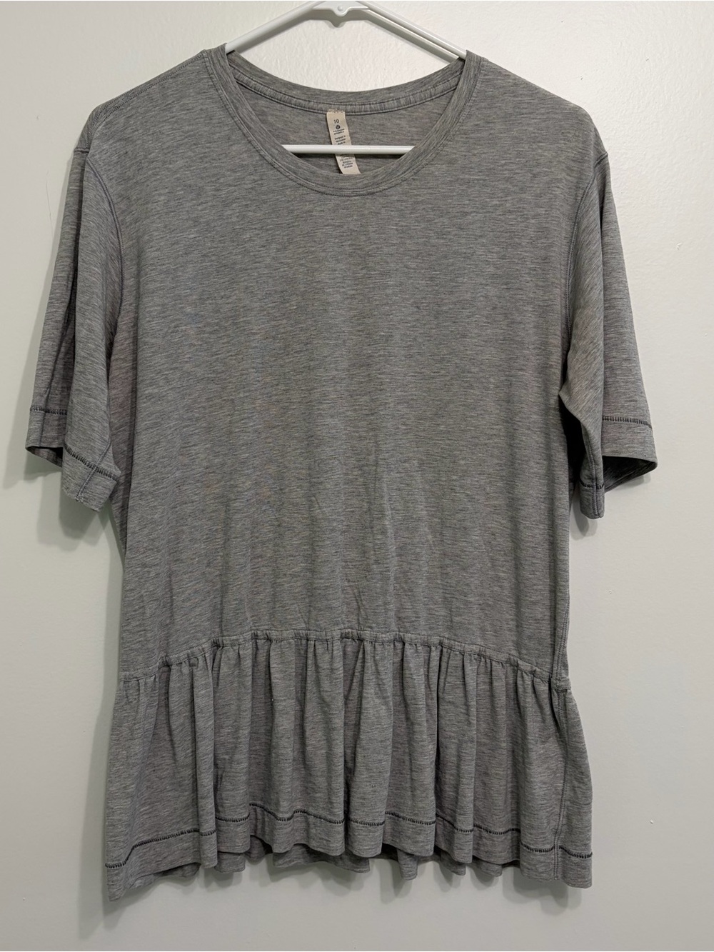 Lululemon Women’s Peplum Short Sleeve Top | Size 10 | Heather Gray